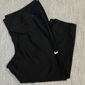 NIKE DRI FIT Capris